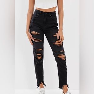 American Eagle Strigid Mom Jeans!!